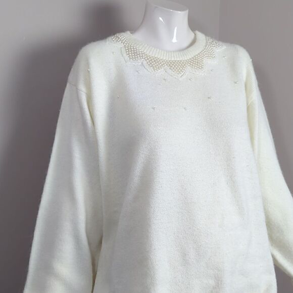 Vintage cream crew neck knit sweater with pearl embellishments. - Picture 5 of 7